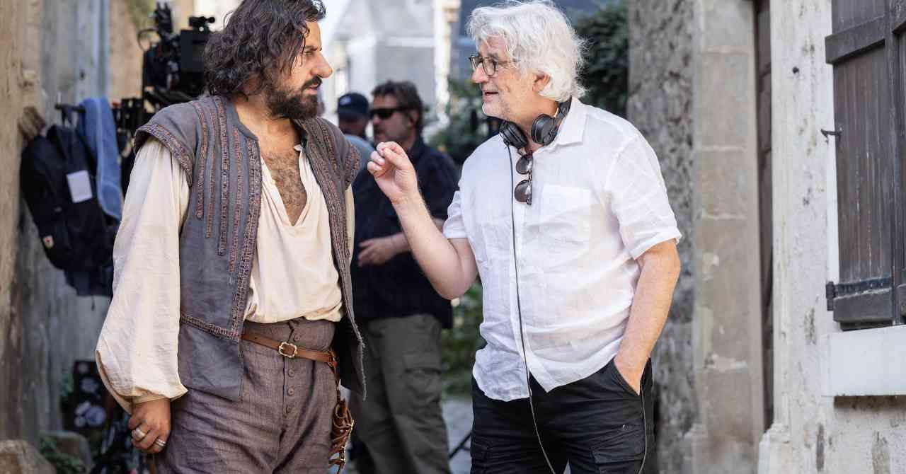 Artus becomes Cyrano de Bergerac: First photo