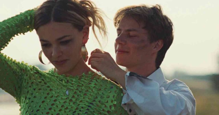 The fire test: a bright film on the cruelty of adolescence [critique]
