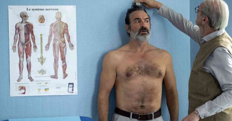 Jean Dujardin is in danger in the new trailer of the man who shrinks 
